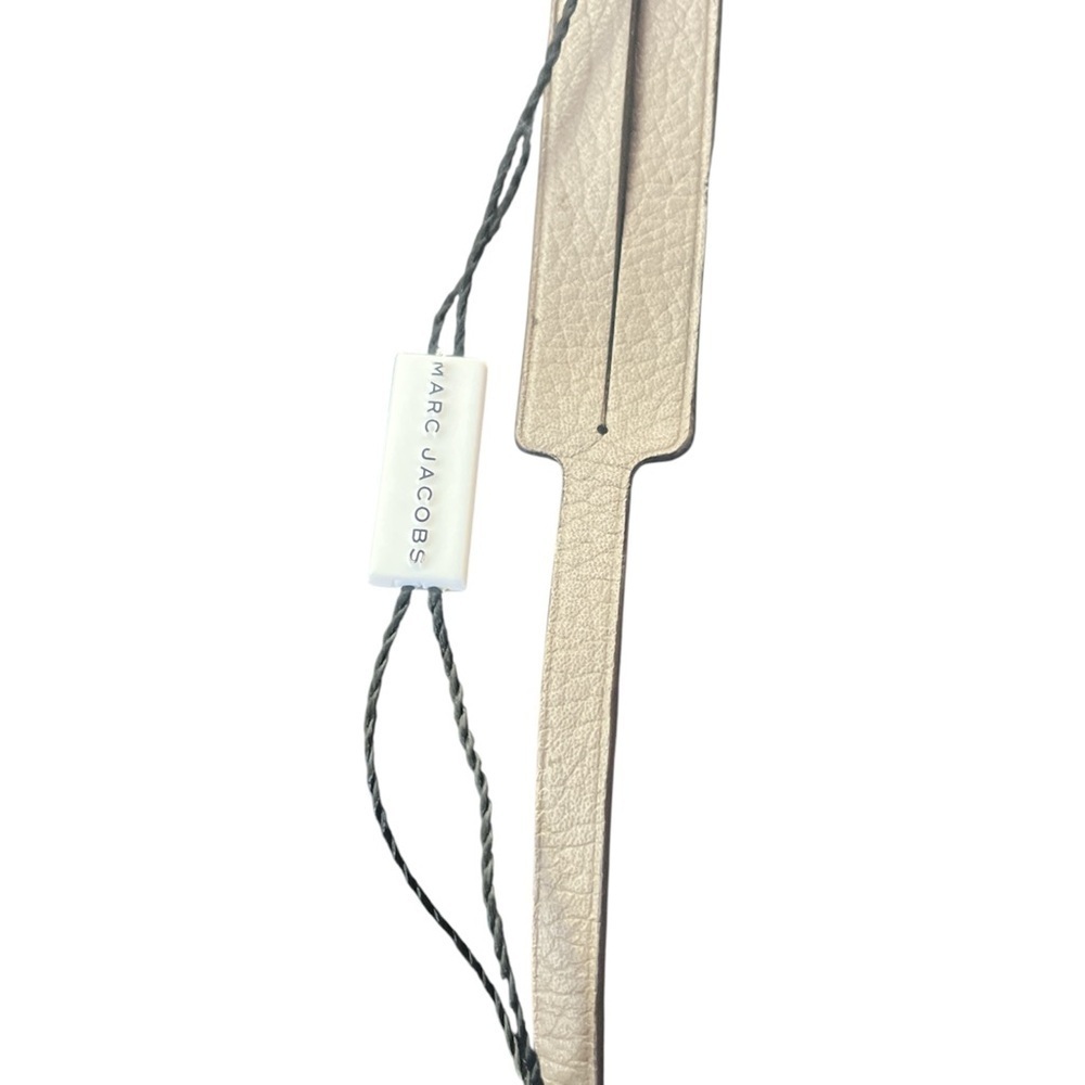 Marc Jacobs in Cream and Gold keychain - Picture 4 of 6
